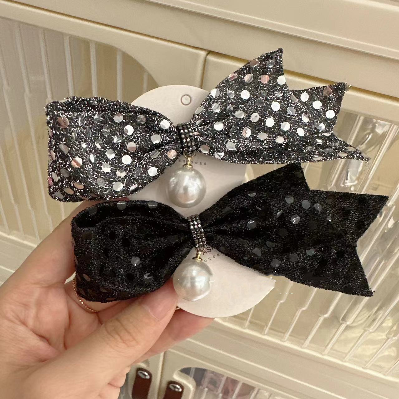 أزياء مشابك القوس الرمادية من حجر الراين الفائق