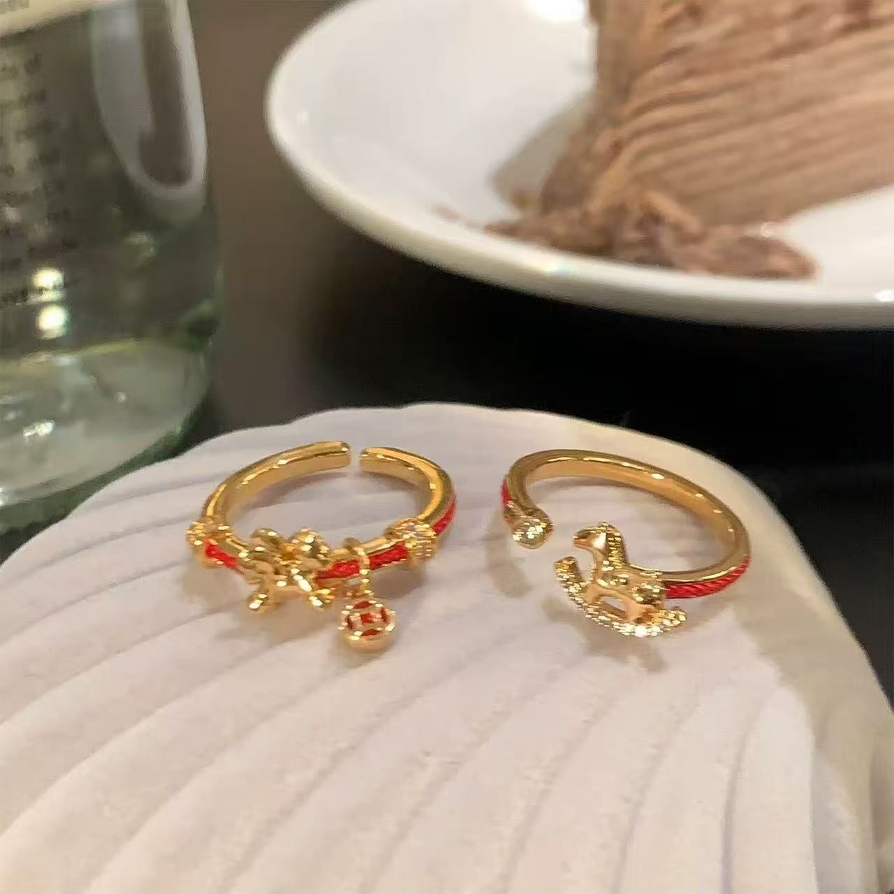 2PC المرأة الجديدة النمط الصيني الأحمر سلسلة الدائري، ضوء الفاخرة الراقية المتخصصة السبابة الفرقة